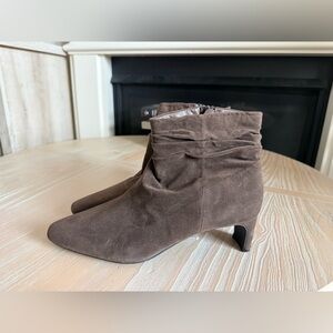 Andiamo|Women’s Chic Faux Suede Ankle Booties in chocolate Brown,kitten heel•NWT